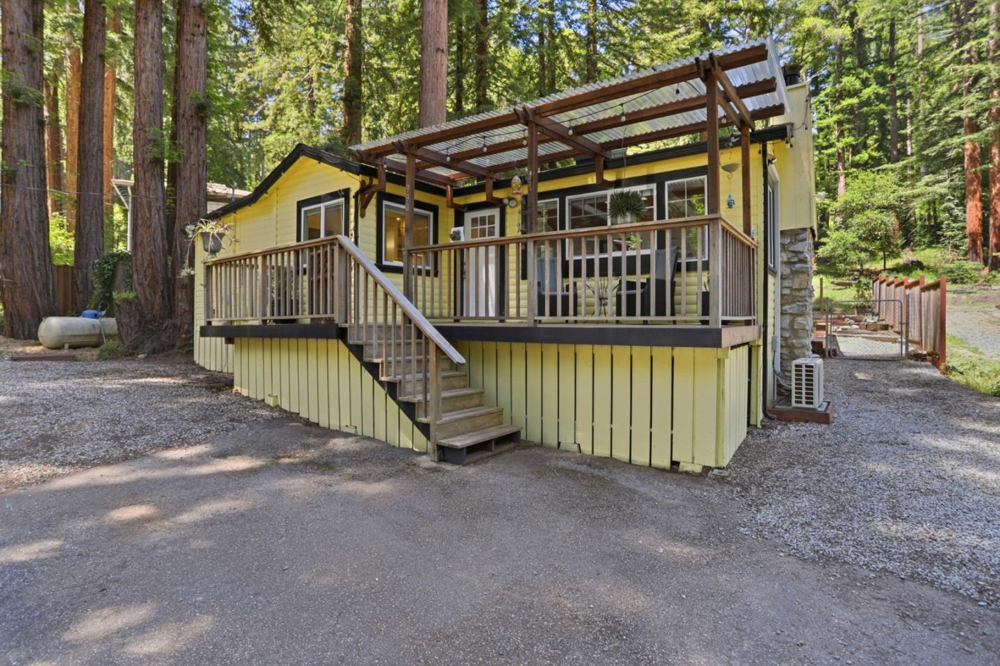 990 Creek Drive