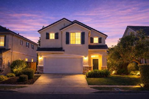 Photo of 36075 Crystal Springs Drive, Newark, CA 94560 (MLS # ML82031579)