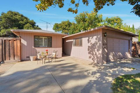 Photo of 828 Weeks Street, EAST PALO ALTO, CA 94303 (MLS # ML82027225)