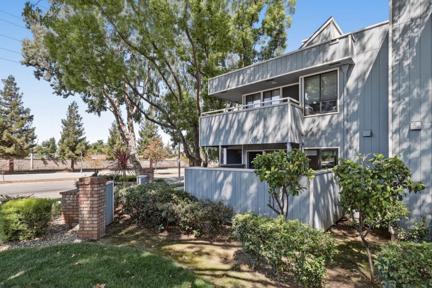 844 La Barbera Drive