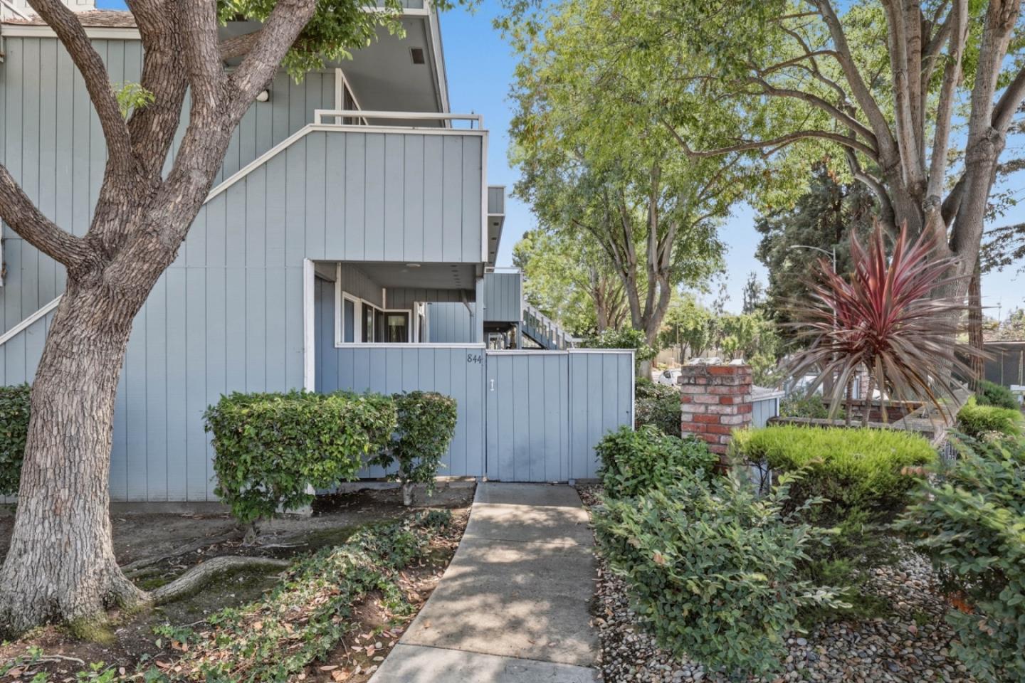844 La Barbera Drive