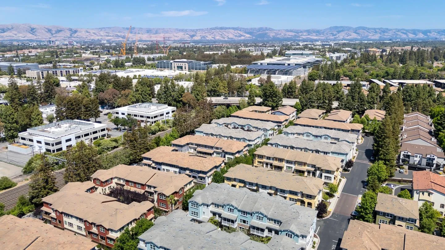 Sunnyvale, California 94086, United States, 3 Bedrooms Bedrooms, ,4 BathroomsBathrooms,Residential,Active,145704