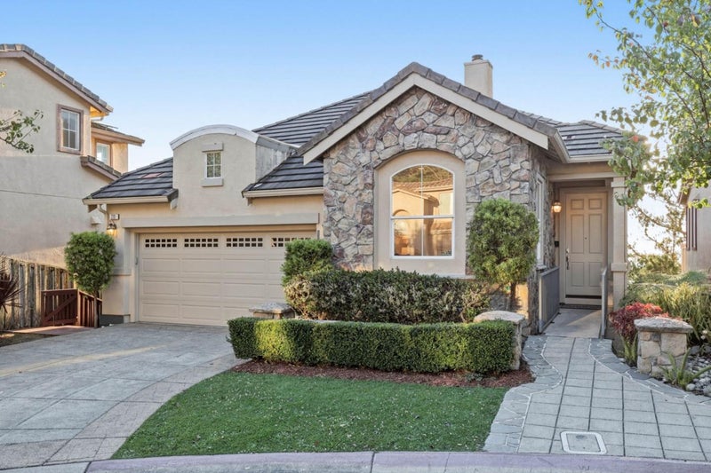 211 Sunset Court