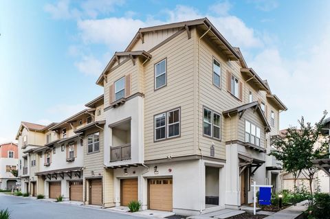 Photo of 1088 Mallow Terrace, SAN JOSE, CA 95133 (MLS # ML82024314) Photo of 1088 Mallow Terrace, SAN JOSE, CA 95133 (MLS # ML82024314)