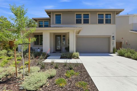 Photo of 7392 Ailes Court, GILROY, CA 95020 (MLS # ML82040482)