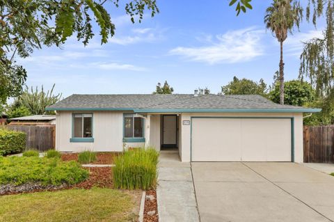 Photo of 839 Leyte Court, SAN JOSE, CA 95111 (MLS # ML82021227)