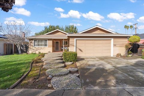 Photo of 1595 Willowbrook Drive, SAN JOSE, CA 95118 (MLS # ML82030562)