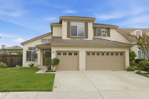 Photo of 9358 Lone Deer Way, GILROY, CA 95020 (MLS # ML82041076)