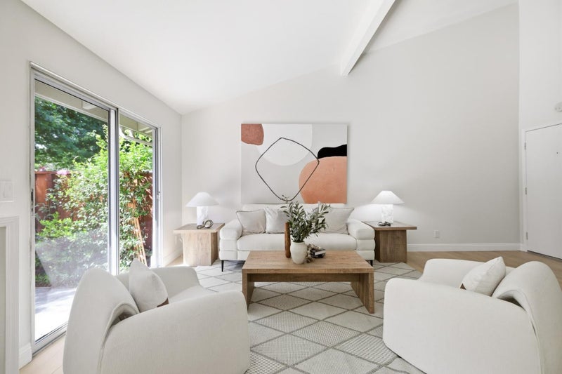 10939 Northshore Square