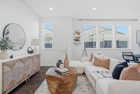 Tiny photo for 621 Blackbury Lane, San Jose, CA 95133 (MLS # ML82030081)