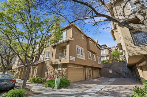 Photo of 527 Marble Arch Avenue, SAN JOSE, CA 95136 (MLS # ML82041341)