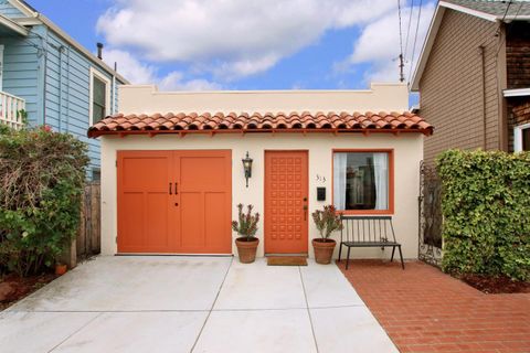 Photo of 313 Cypress Avenue, SANTA CRUZ, CA 95062 (MLS # ML82036114)