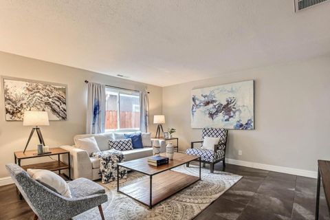 Photo of 2396 Summer Street, SAN JOSE, CA 95116 (MLS # ML82026339) Photo of 2396 Summer Street, SAN JOSE, CA 95116 (MLS # ML82026339)