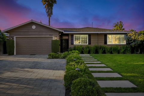 Photo of 1705 Harte Drive, SAN JOSE, CA 95124 (MLS # ML82024220)
