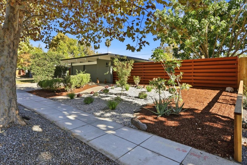 2282 Fairglen