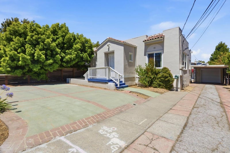 664 North El Camino Real