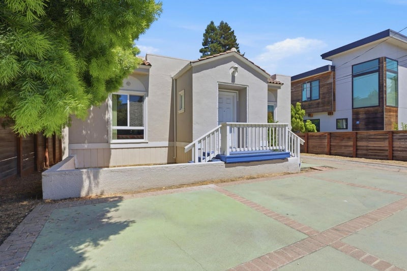 664 North El Camino Real
