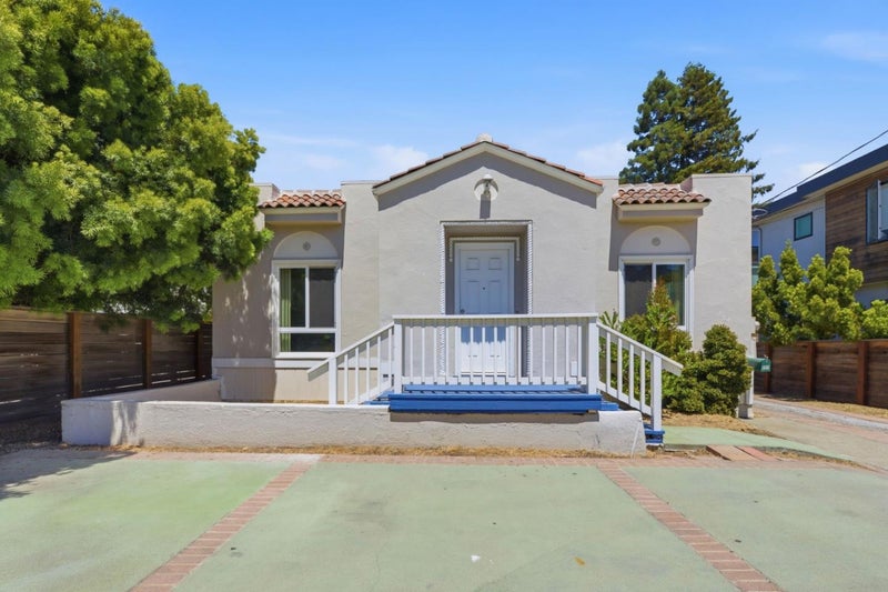 664 North El Camino Real