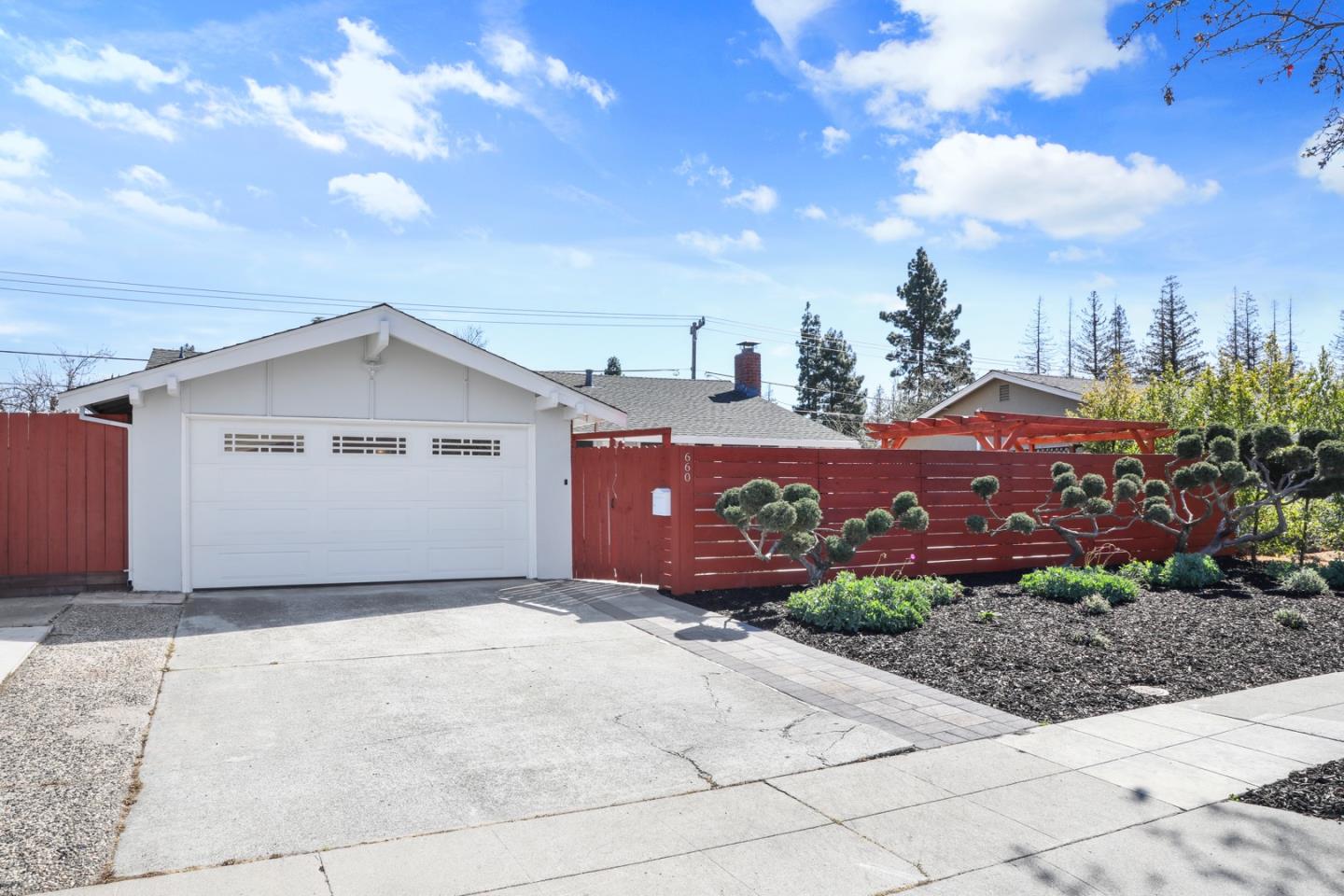 660 Inwood DR