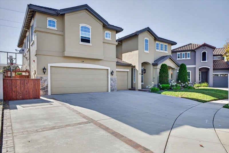 15 Victoria Circle