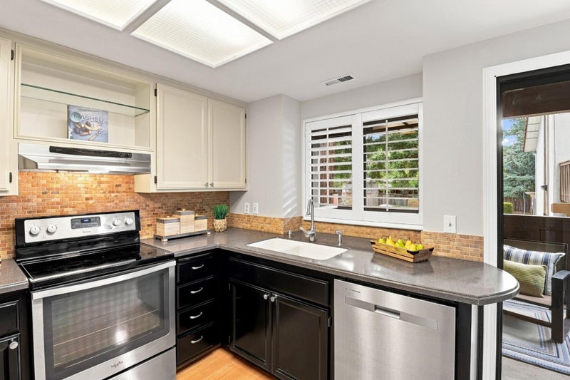 1122 Woodside Road 9