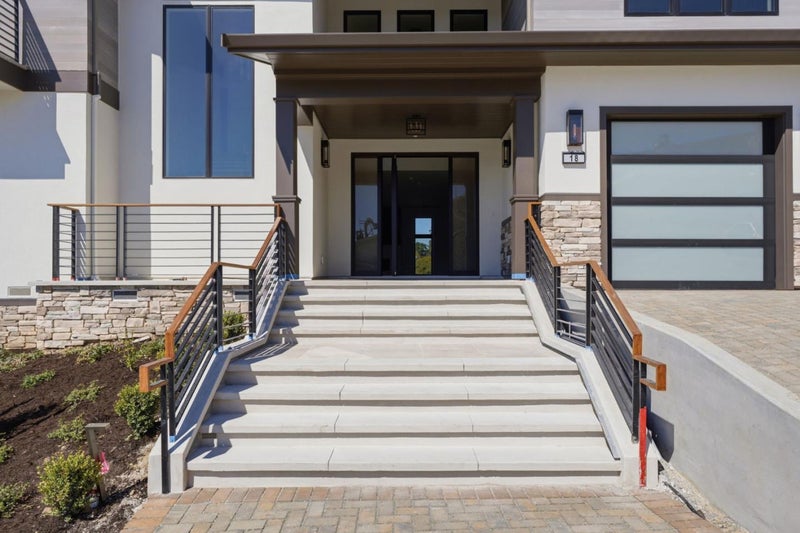 18 Bel Aire Lane