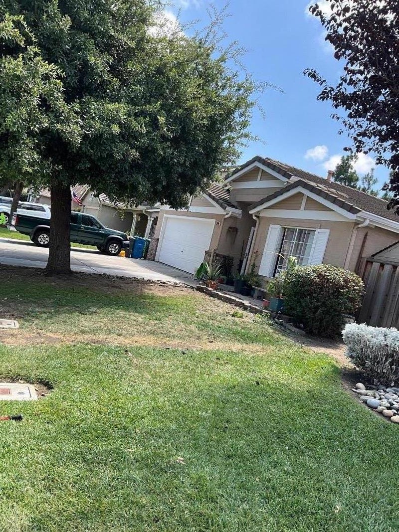 2560 Glenview Drive
