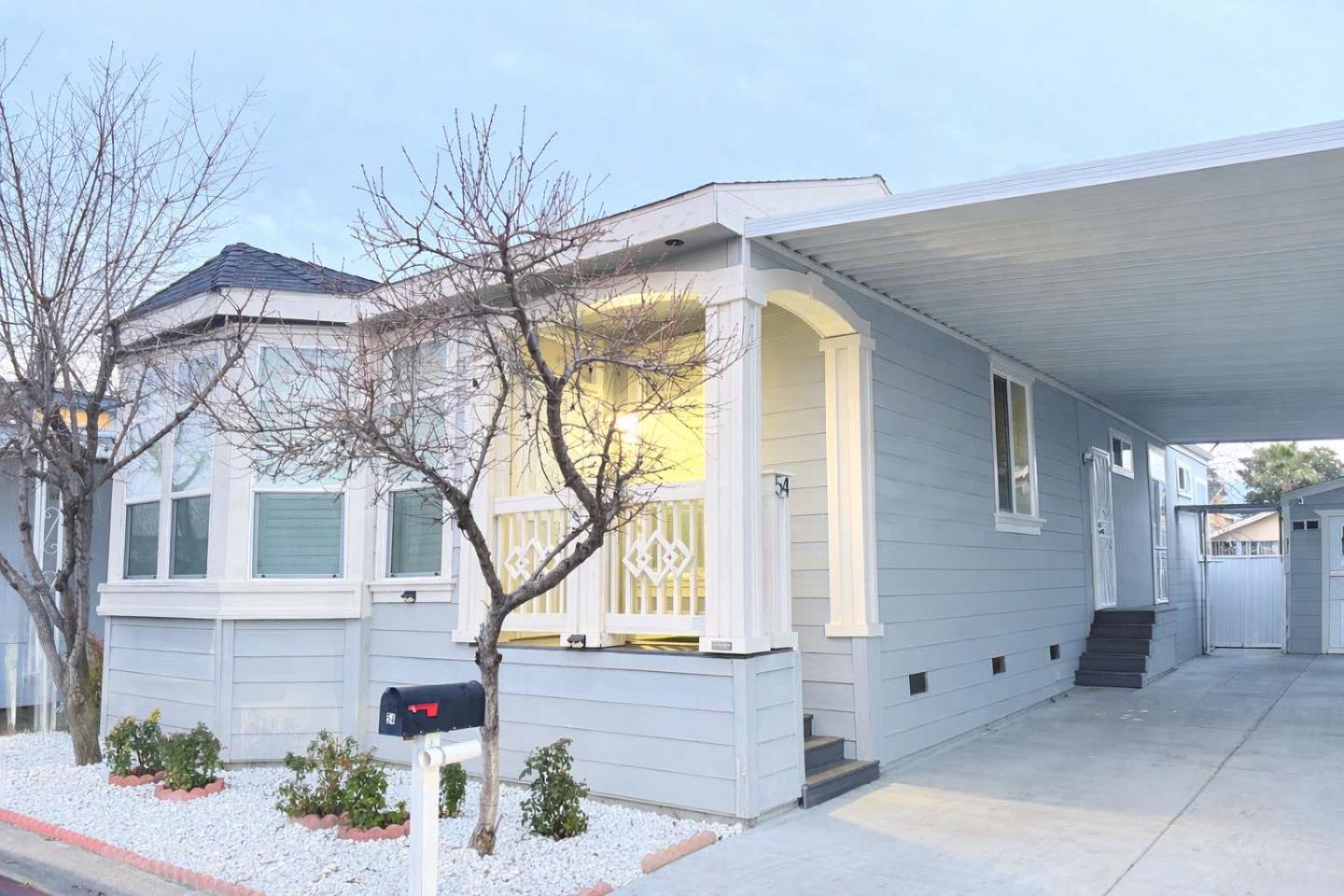 1520 E CAPITOL Expressway