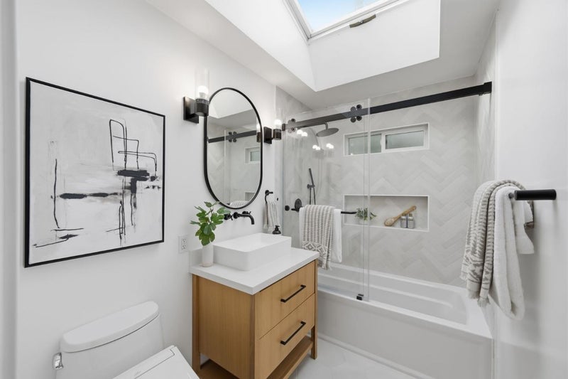 1005 Hall Street