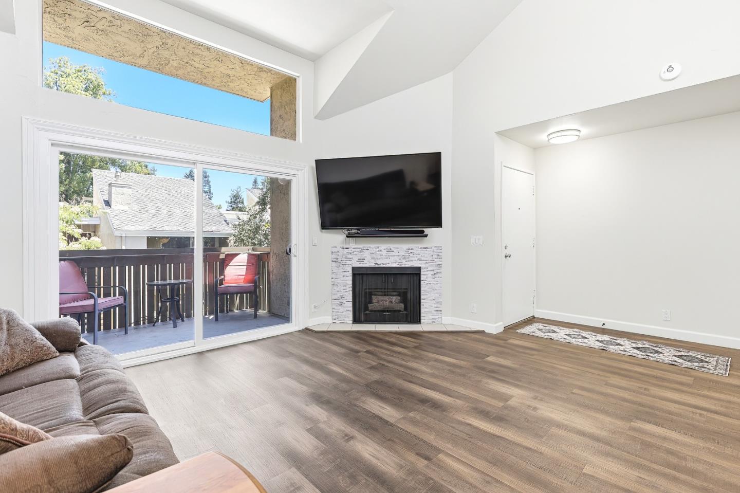 1485 De Rose Way