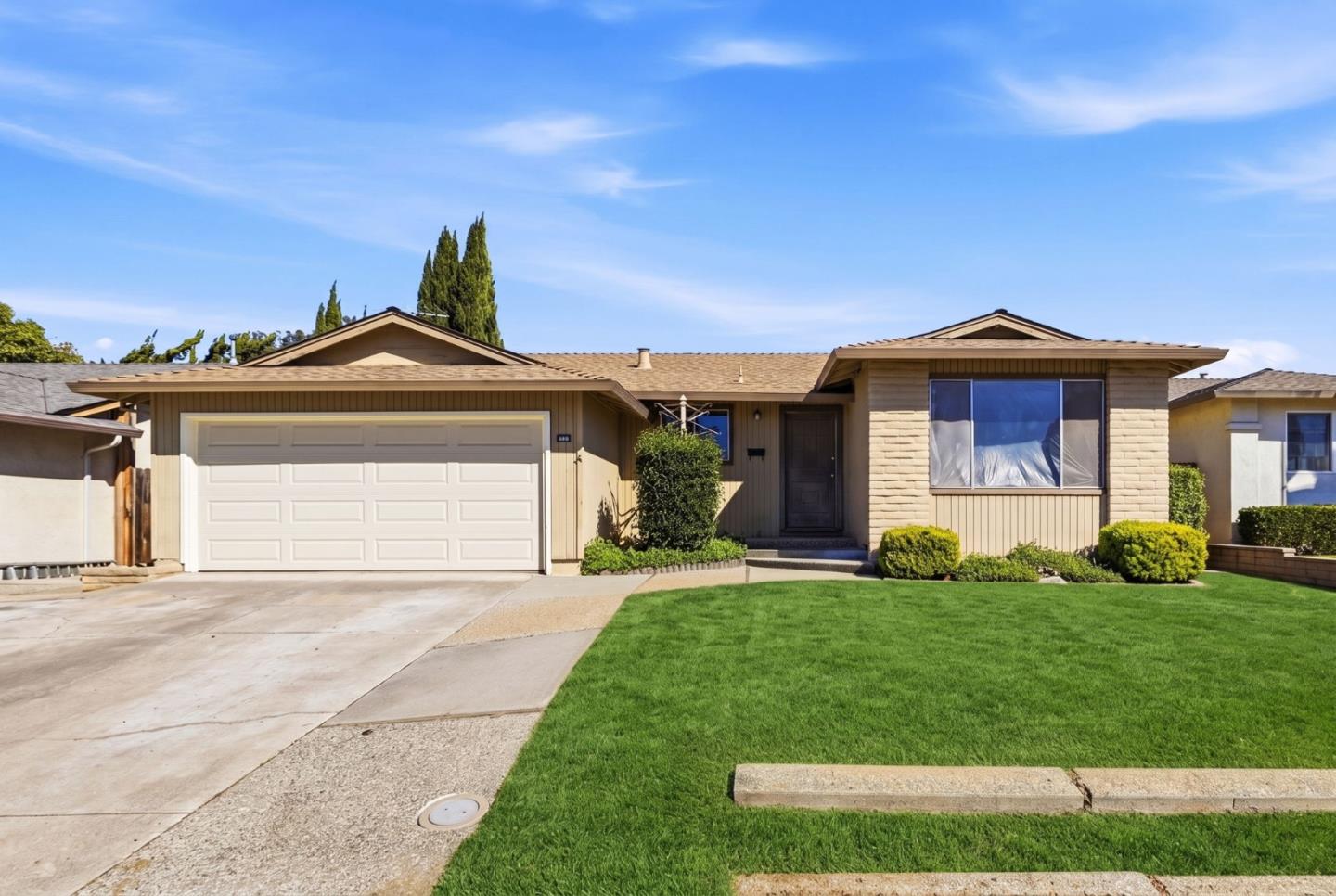 1512 Queens Crossing Drive