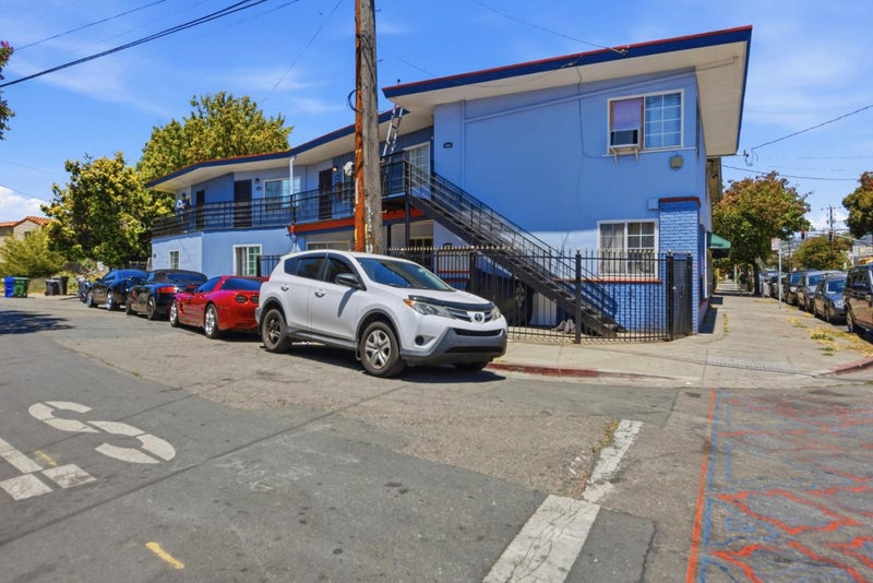 3050 Davis Street