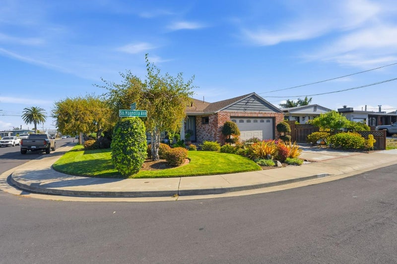 123 South Magnolia Avenue