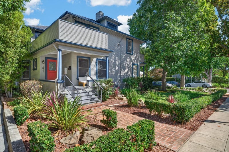 207 Hawthorne Avenue