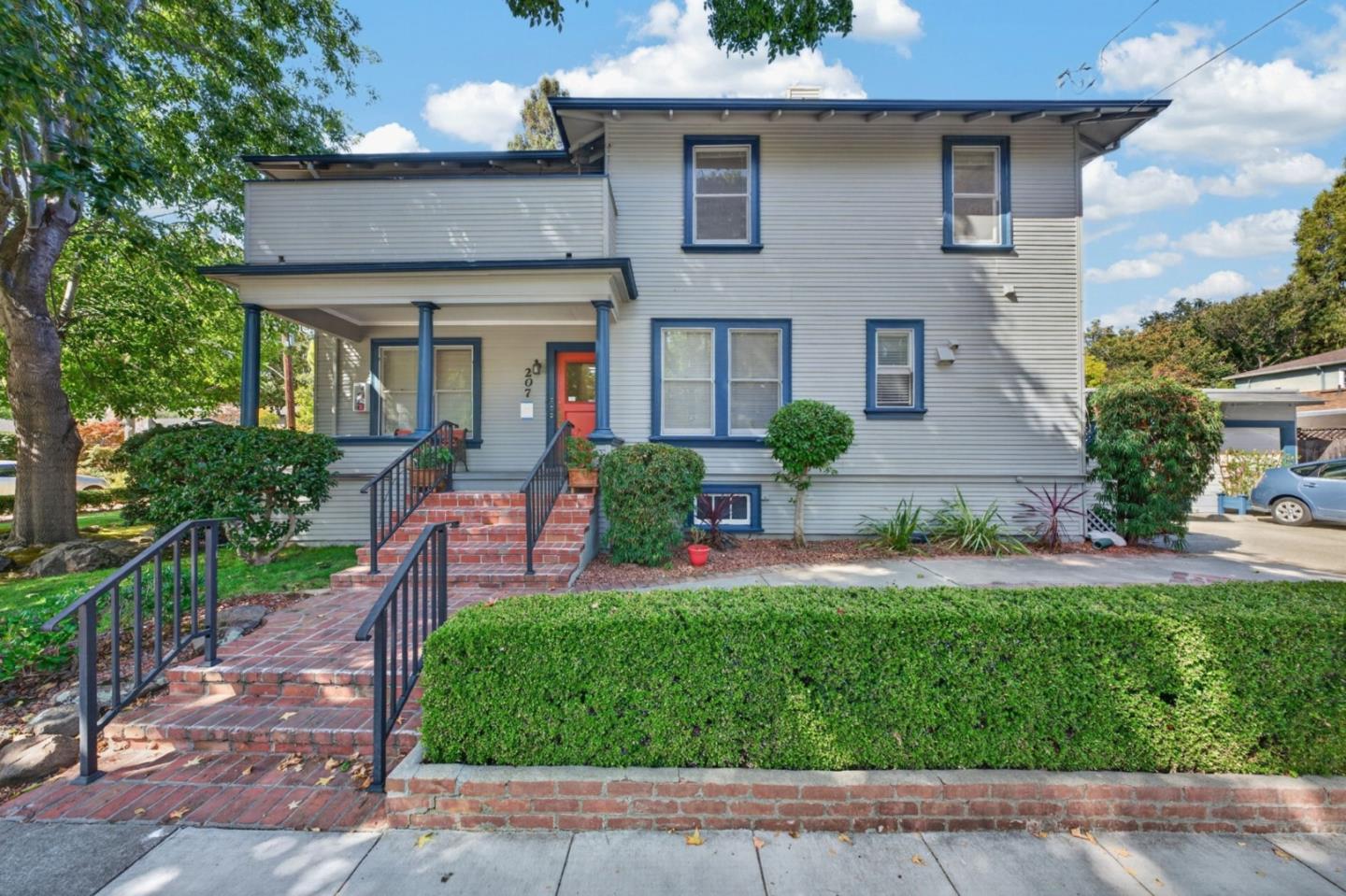 207 Hawthorne Avenue