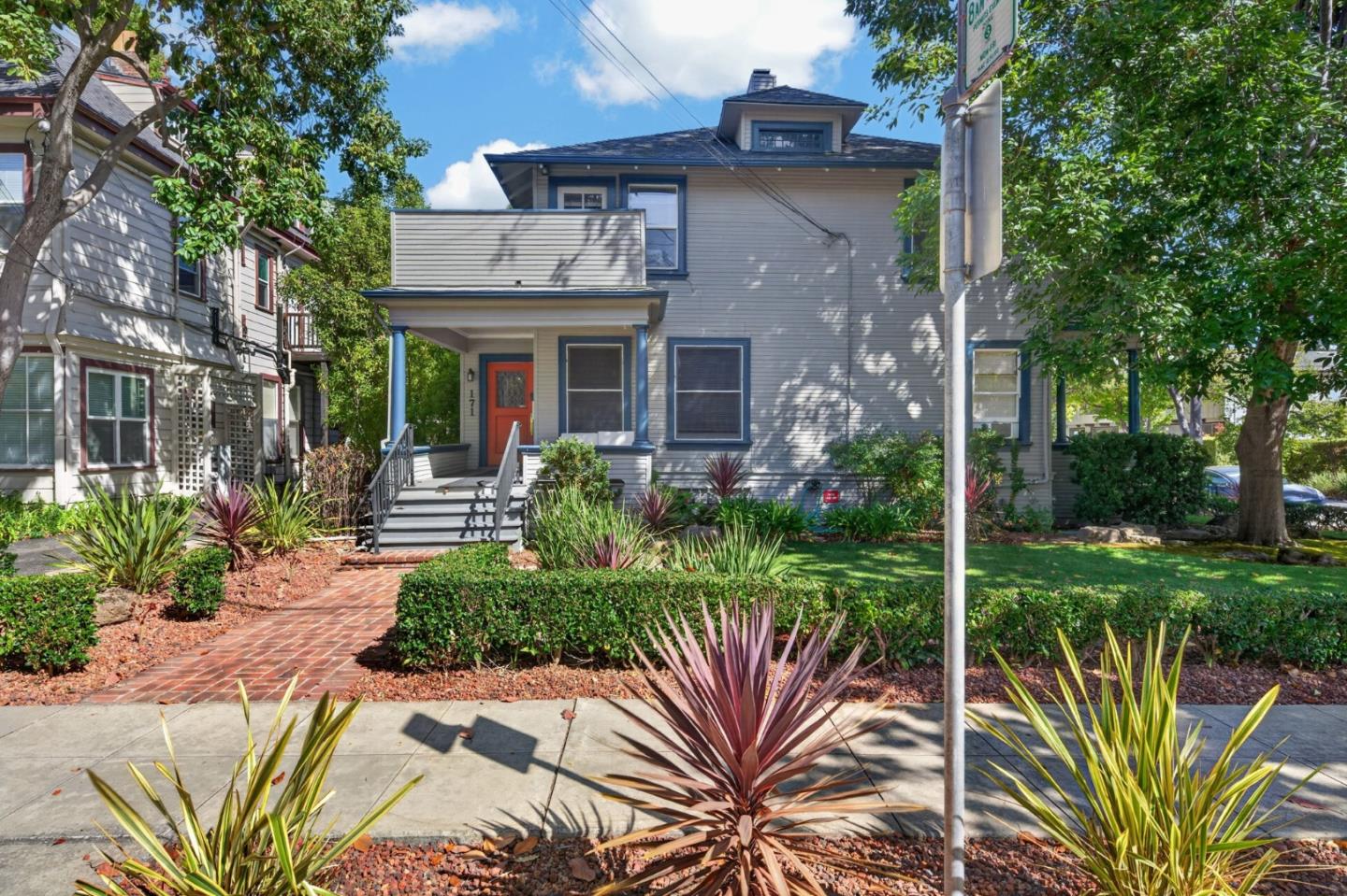 207 Hawthorne Avenue