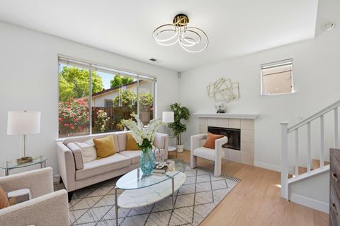 Photo of 37485 Summer Holly Common, FREMONT, CA 94536 (MLS # ML82045451)