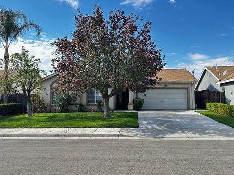 Photo of 831 El Pinal Lane, LOS BANOS, CA 93635 (MLS # ML82027426)