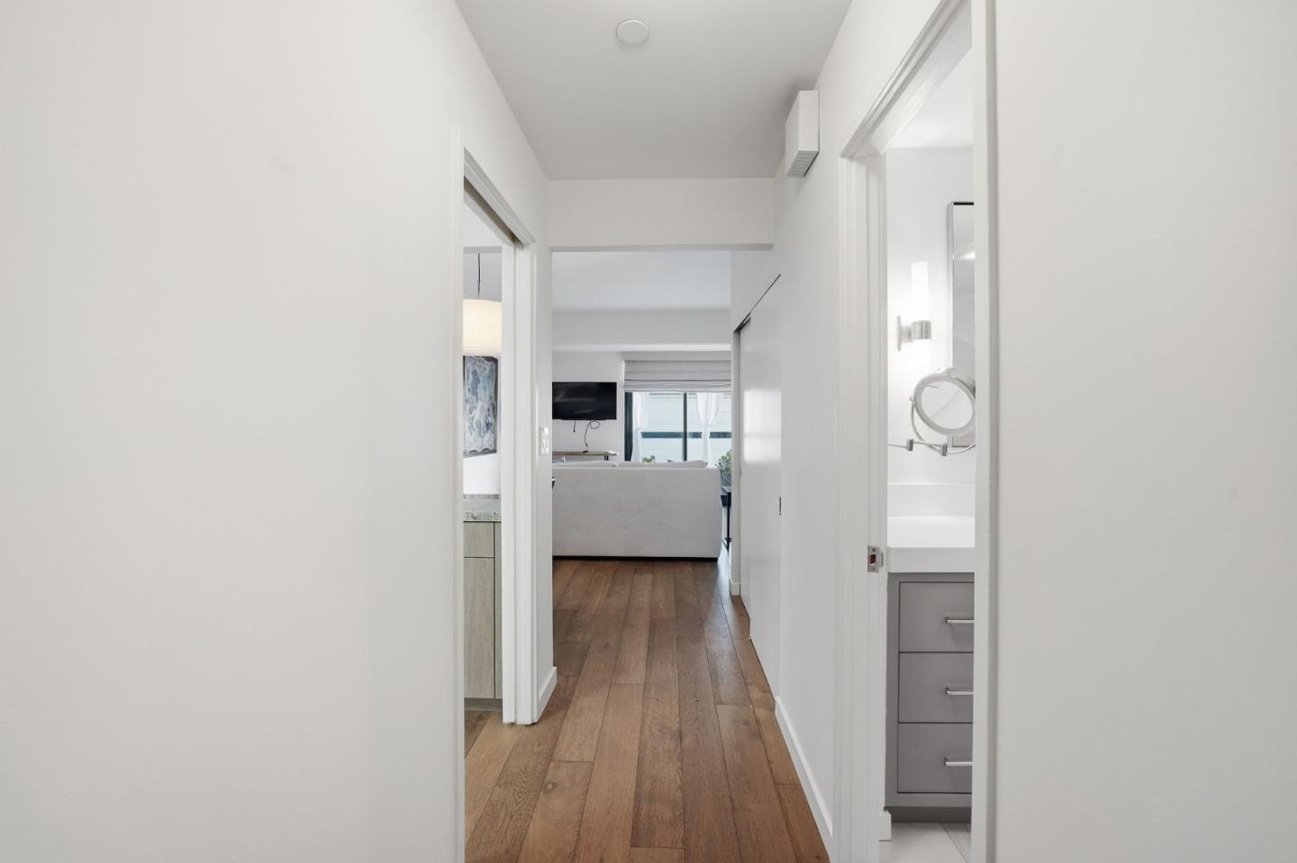 1 Daniel Burnham Court 307