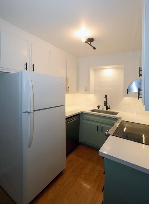 Tiny photo for 1124 Hollywood Avenue #3, OAKLAND, CA 94602 (MLS # ML82027437)