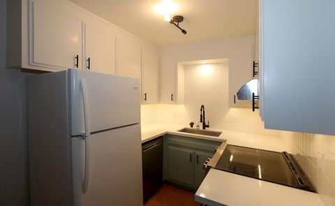 Tiny photo for 1124 Hollywood Avenue #3, OAKLAND, CA 94602 (MLS # ML82027437)