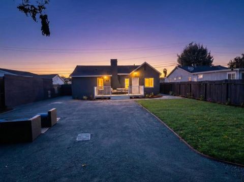 Tiny photo for 2352 Menalto Avenue, East Palo Alto, CA 94303 (MLS # ML82028398)