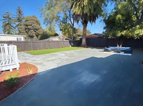 Tiny photo for 2352 Menalto Avenue, East Palo Alto, CA 94303 (MLS # ML82028398)