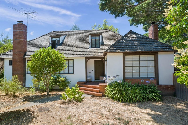 4 Warren Road