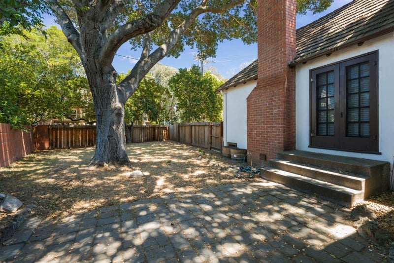 4 Warren Road