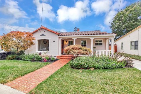 Photo of 1148 Willow Glen Way, SAN JOSE, CA 95125 (MLS # ML82023227)