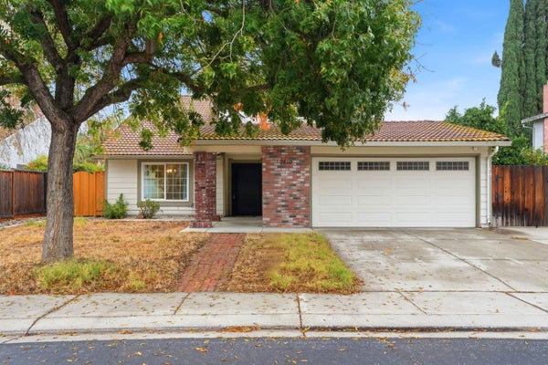 2860 ATLANTA DR, TRACY, CA 95376 - Image fcff8cb1438094c2d8947bbb1769d0ad/1490633698