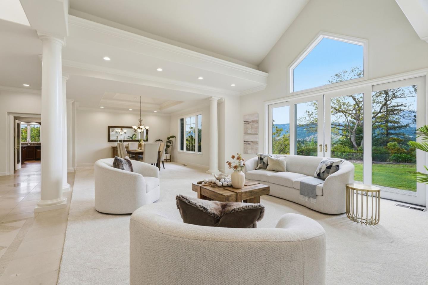 899 Vista Del Roble Place