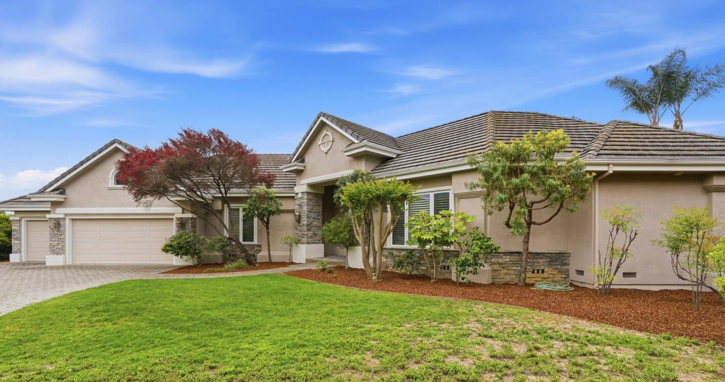 899 Vista Del Roble Place