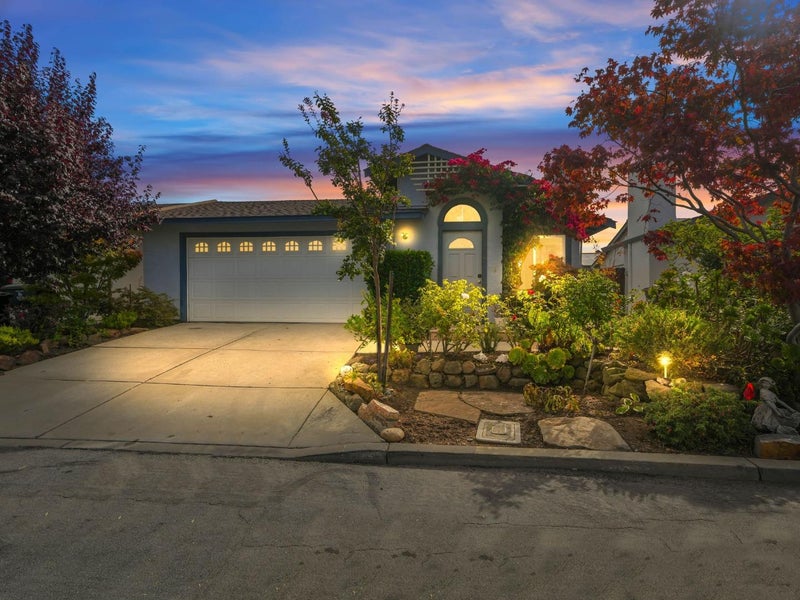 2104 Meadow View Place